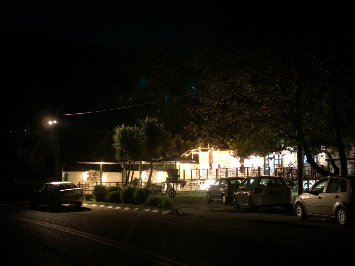 Steinturm Mit Dach-Terrasse Zwischen Fluss, Meer Und Gebirge- Spiti Pirgos Paralia Sergoulas Ngoại thất bức ảnh