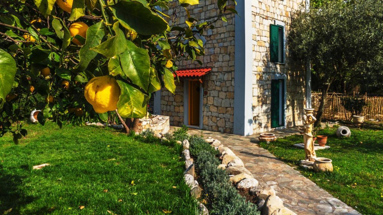 Steinturm Mit Dach-Terrasse Zwischen Fluss, Meer Und Gebirge- Spiti Pirgos Paralia Sergoulas Ngoại thất bức ảnh