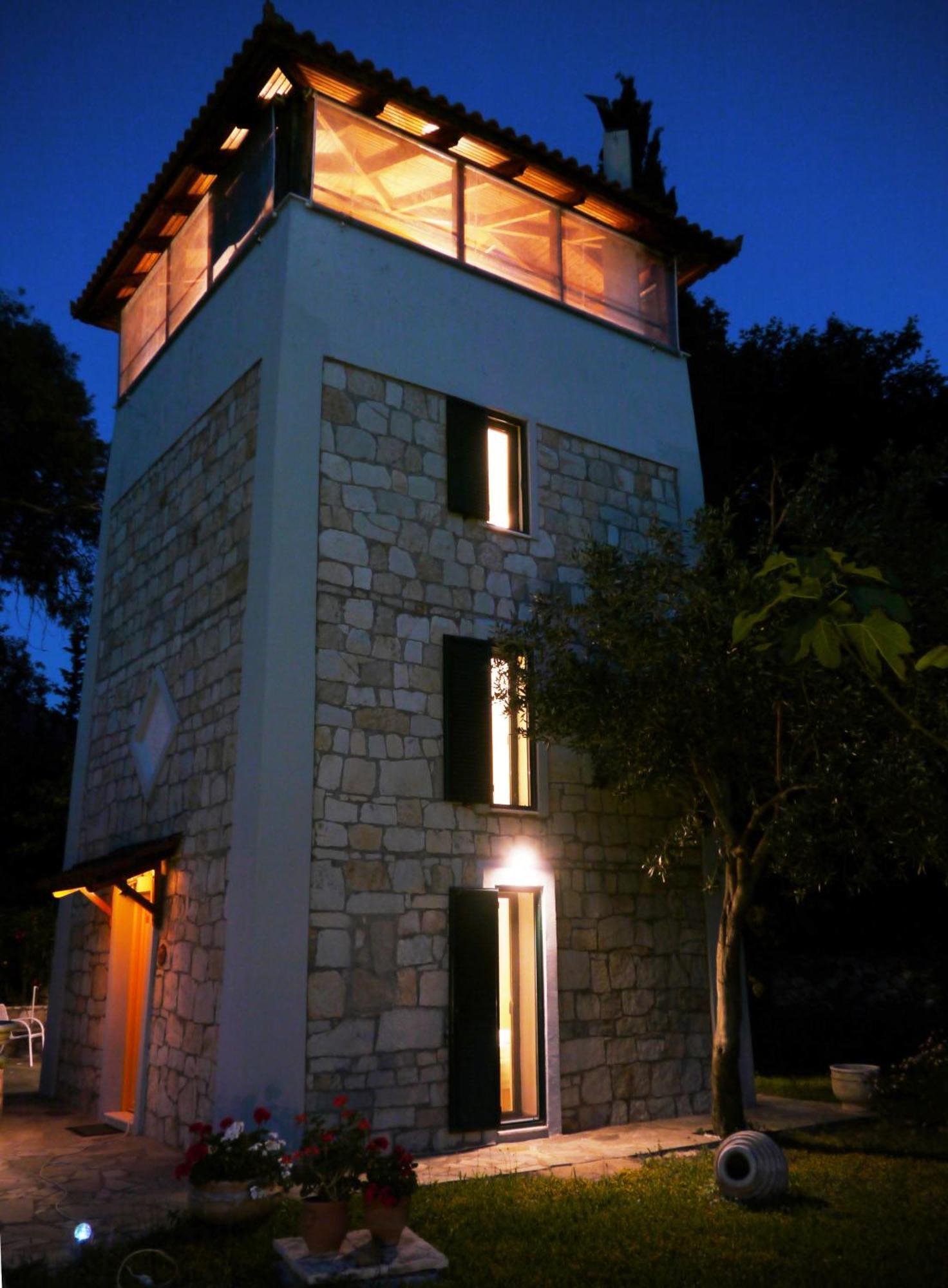 Steinturm Mit Dach-Terrasse Zwischen Fluss, Meer Und Gebirge- Spiti Pirgos Paralia Sergoulas Ngoại thất bức ảnh