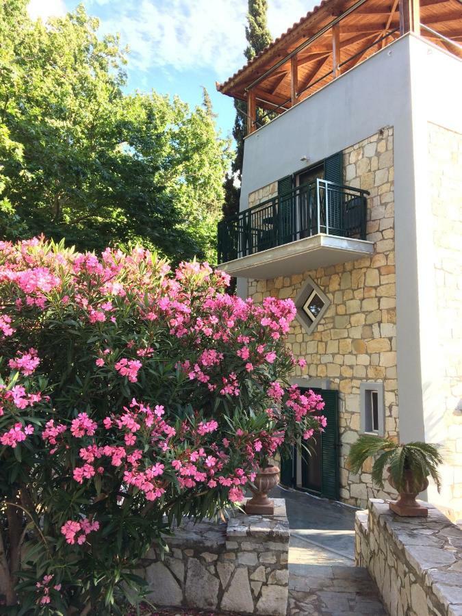 Steinturm Mit Dach-Terrasse Zwischen Fluss, Meer Und Gebirge- Spiti Pirgos Paralia Sergoulas Ngoại thất bức ảnh