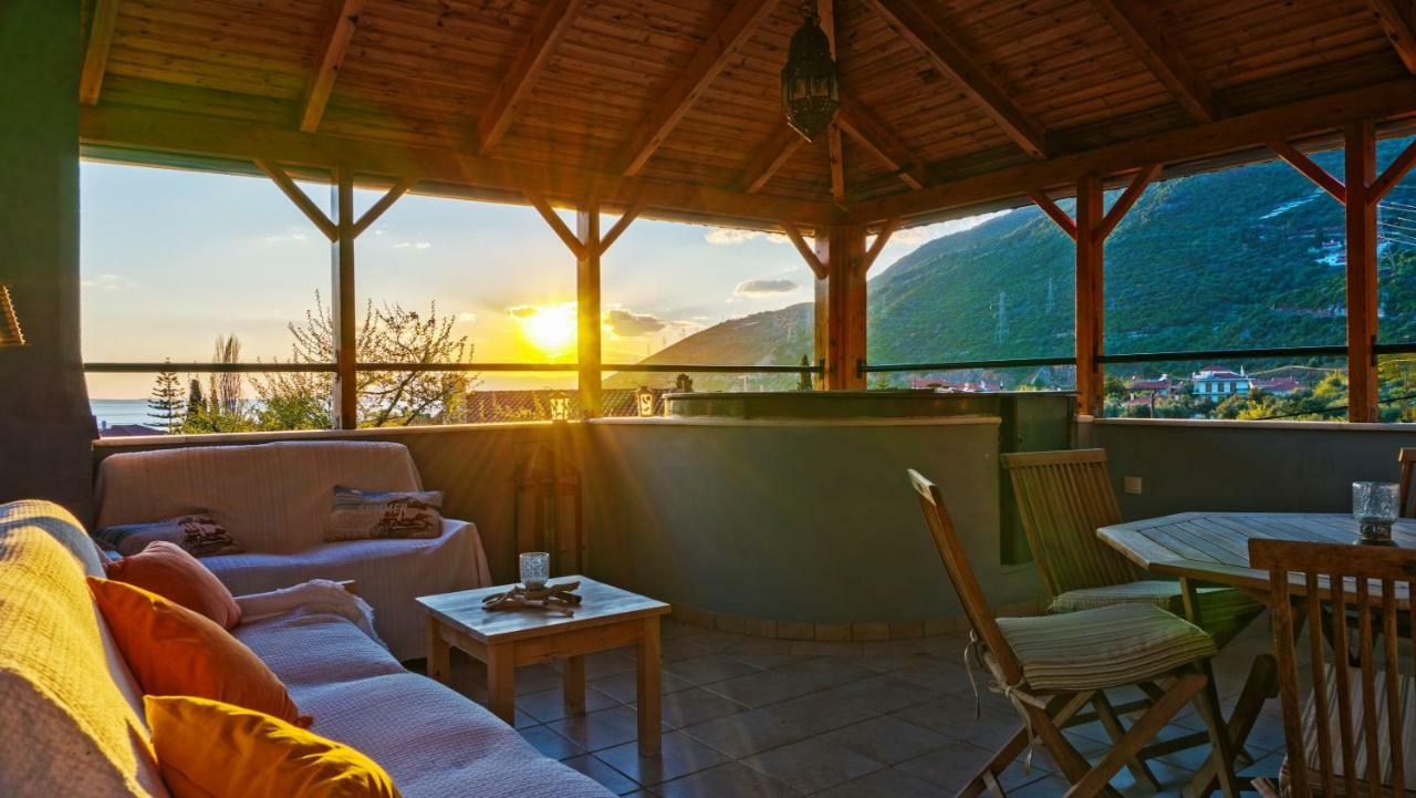 Steinturm Mit Dach-Terrasse Zwischen Fluss, Meer Und Gebirge- Spiti Pirgos Paralia Sergoulas Ngoại thất bức ảnh